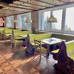 Mountain Hostel *