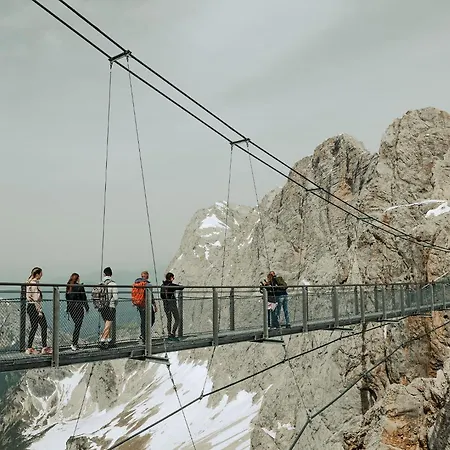 Hostel Mountain & *
