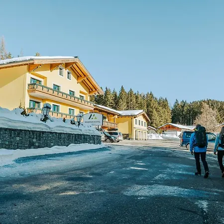 Mountain Hostel *